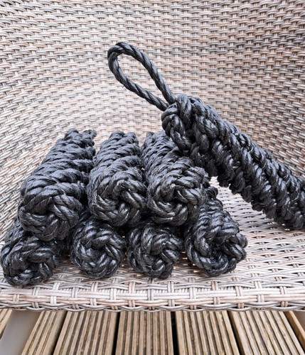Medium black rope - , side
